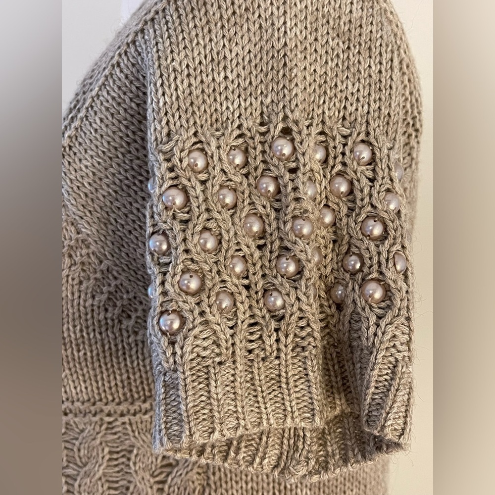 Studio JPR *Like New* Tan Knit Short Sleeve Top, Pearl Detail | Size PM - Picture 4 of 13